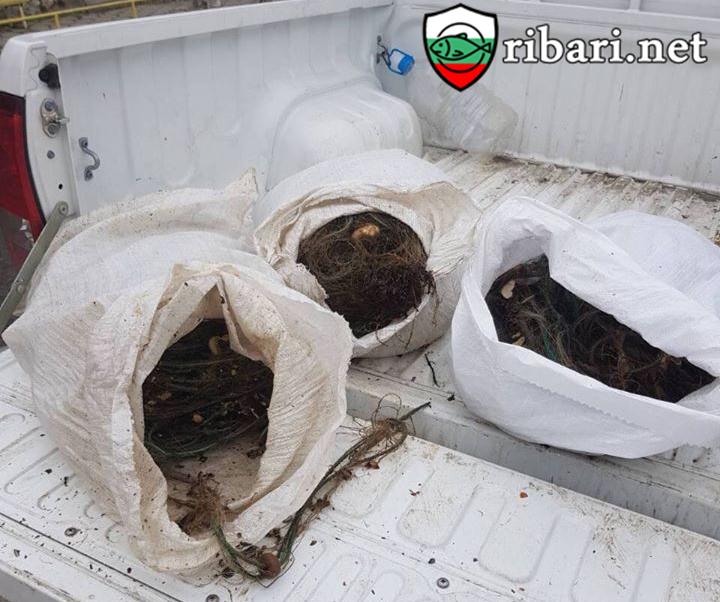 Служители на ИАРА - Бургас иззеха 350 метра мрежи за улов на калкан